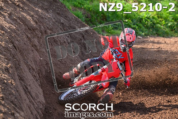 NZ9_5210-2