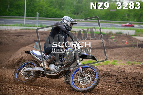NZ9_3283