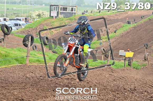 NZ9_3780