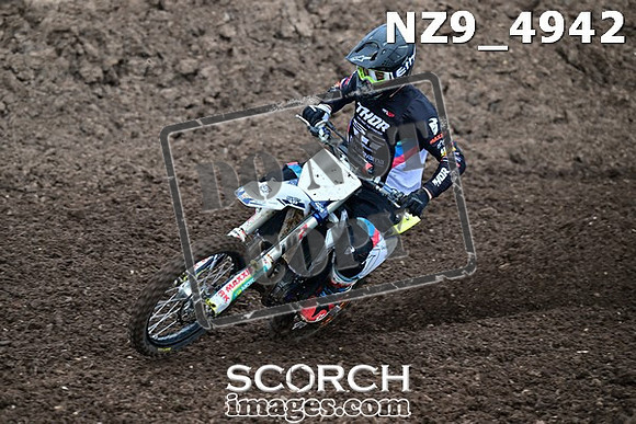 NZ9_4942
