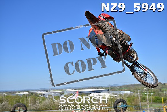NZ9_5949