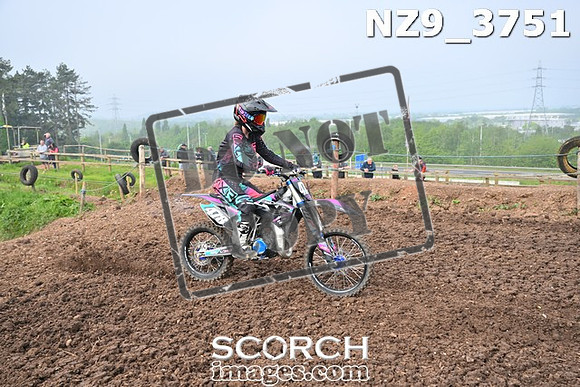 NZ9_3751