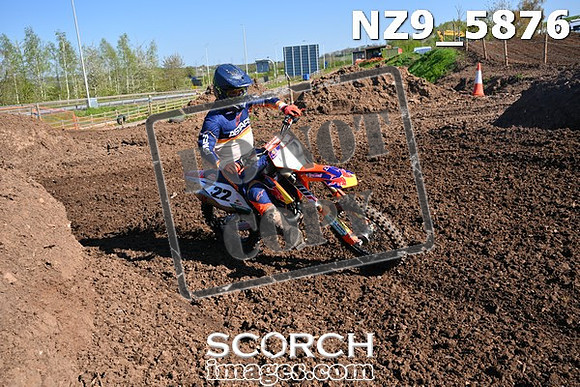 NZ9_5876