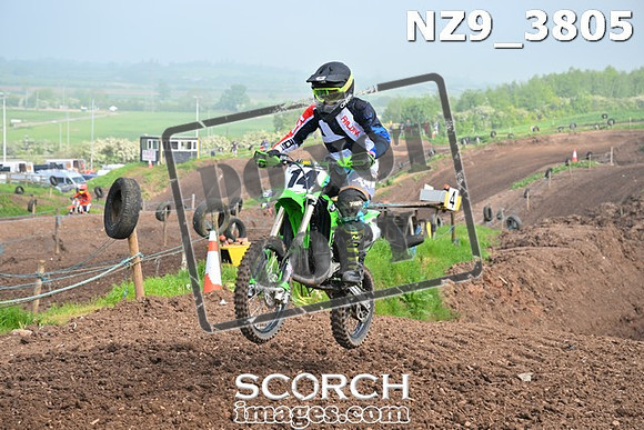 NZ9_3805