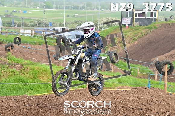 NZ9_3775
