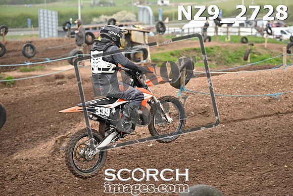 NZ9_2728