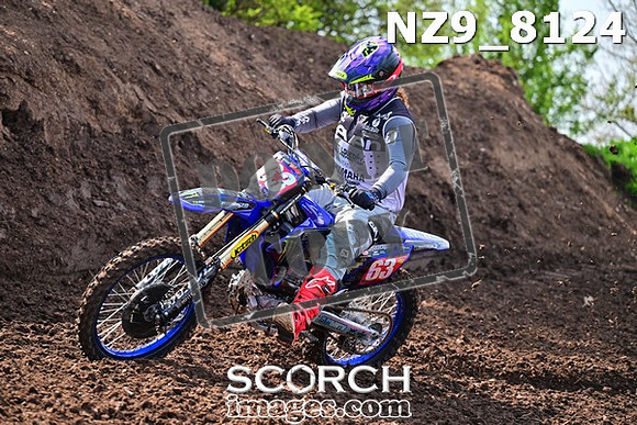 NZ9_8124