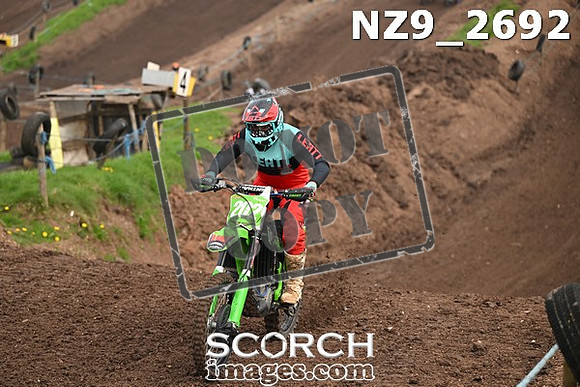 NZ9_2692