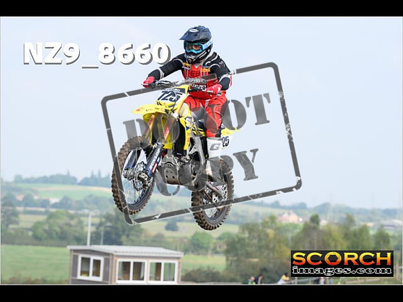 Experts-068