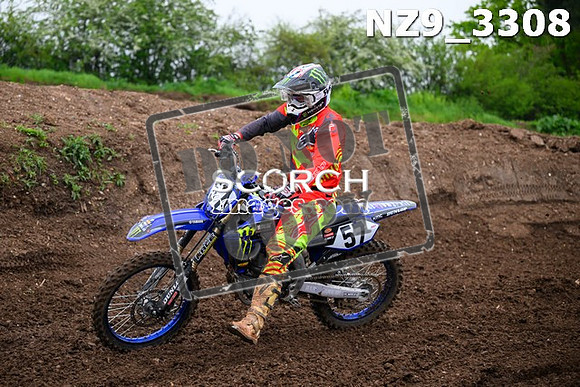 NZ9_3308