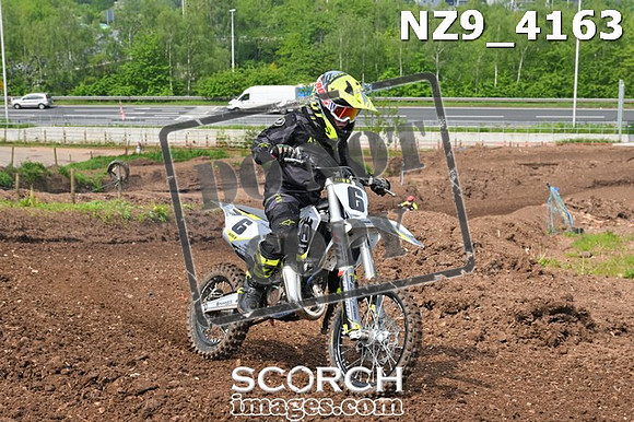 NZ9_4163