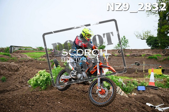 NZ9_2832