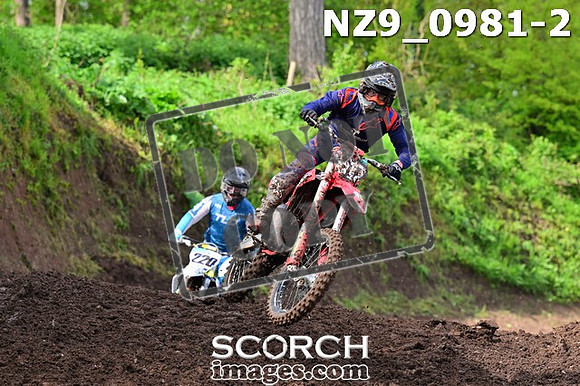 NZ9_0981-2