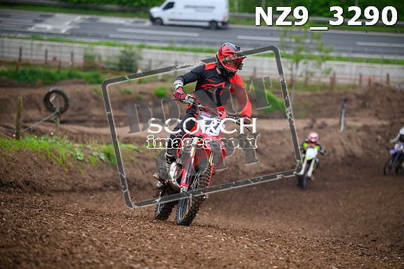 NZ9_3290