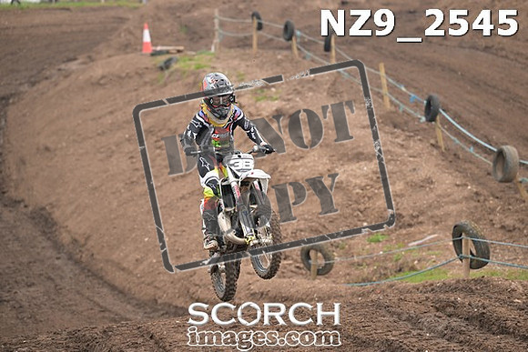 NZ9_2545