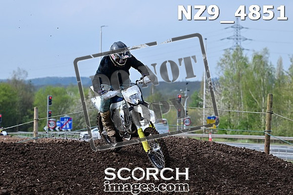 NZ9_4851