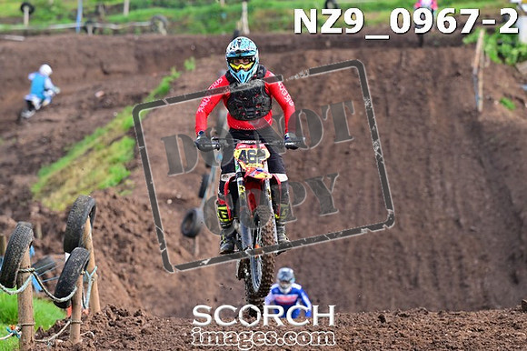 NZ9_0967-2