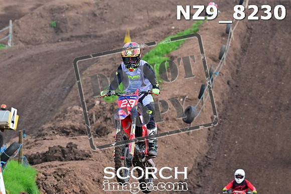 NZ9_8230