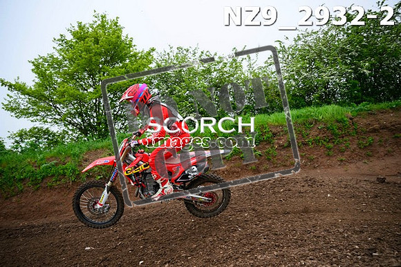 NZ9_2932-2