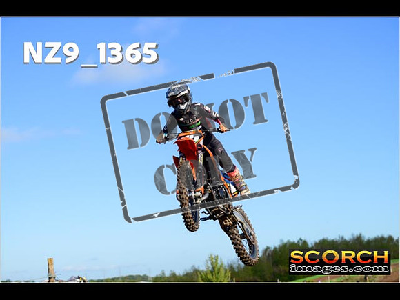 Experts-076