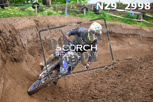 NZ9_2998