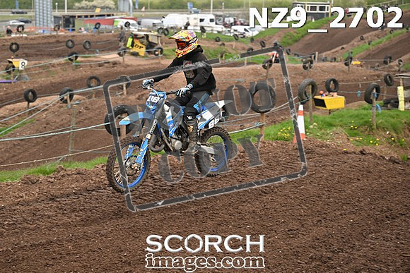 NZ9_2702
