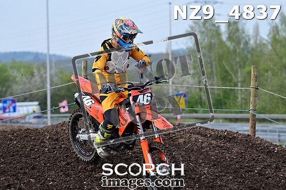 NZ9_4837