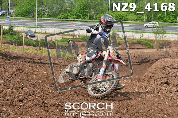 NZ9_4168