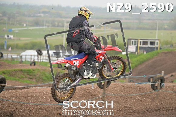 NZ9_2590
