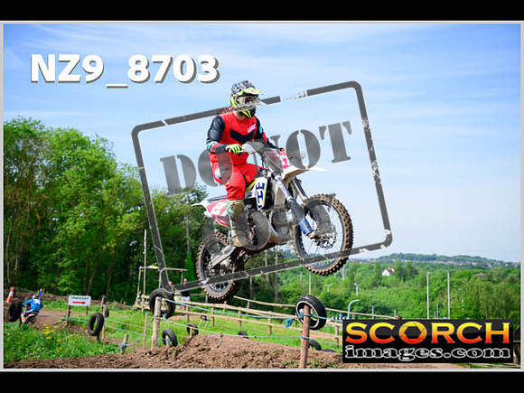 Experts-048