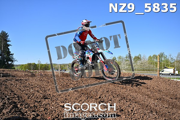 NZ9_5835