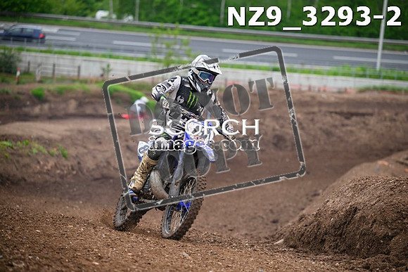 NZ9_3293-2