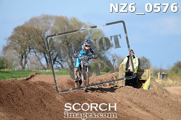 NZ6_0576