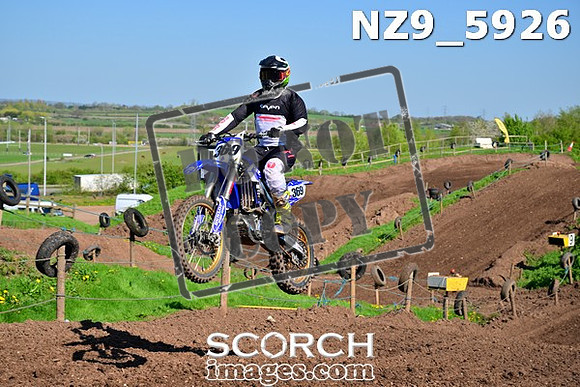 NZ9_5926