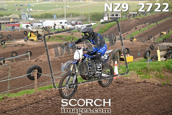 NZ9_2722