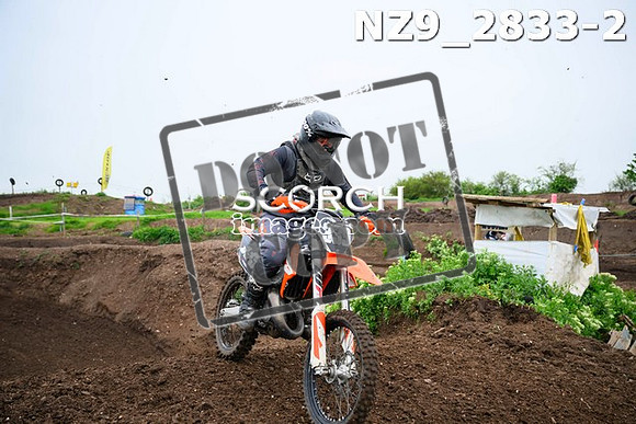 NZ9_2833-2