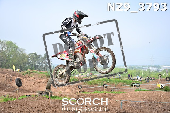 NZ9_3793