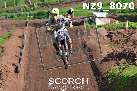NZ9_8070