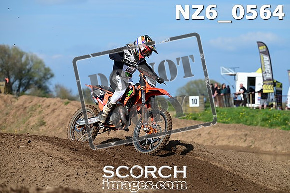 NZ6_0564