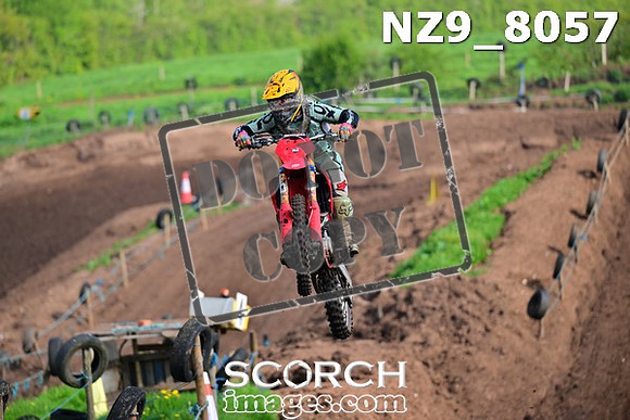 NZ9_8057