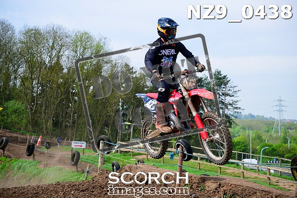 NZ9_0438