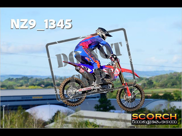 Experts-057