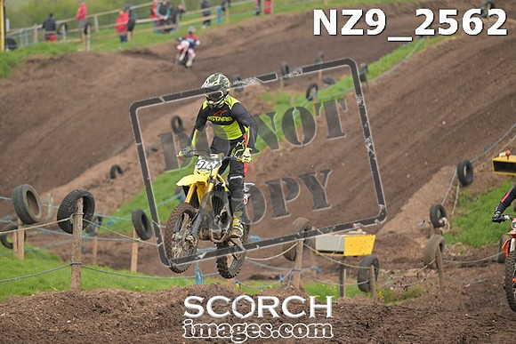 NZ9_2562