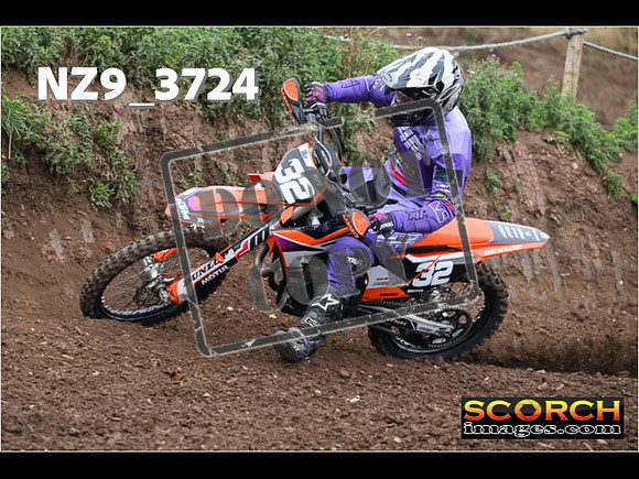 IntersGreenOrange-089