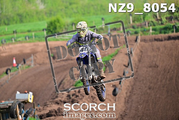 NZ9_8054