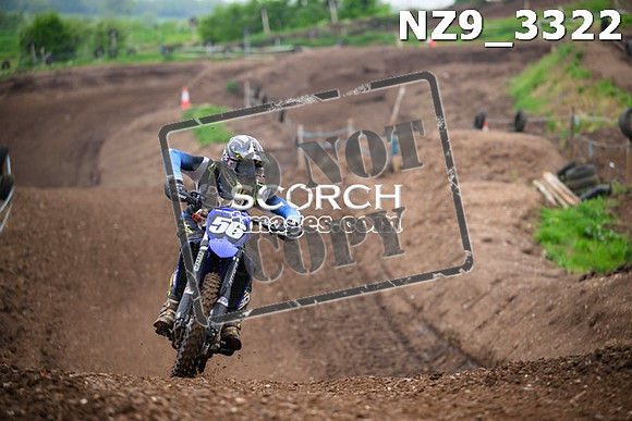 NZ9_3322