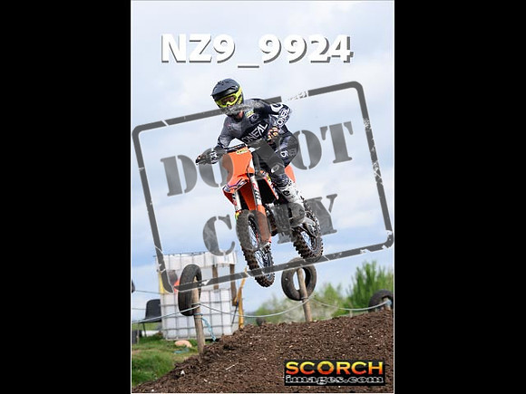 Experts-079