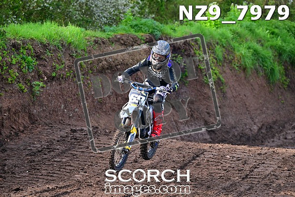 NZ9_7979