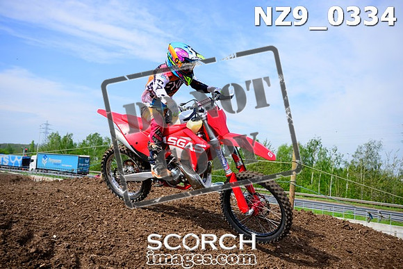 NZ9_0334