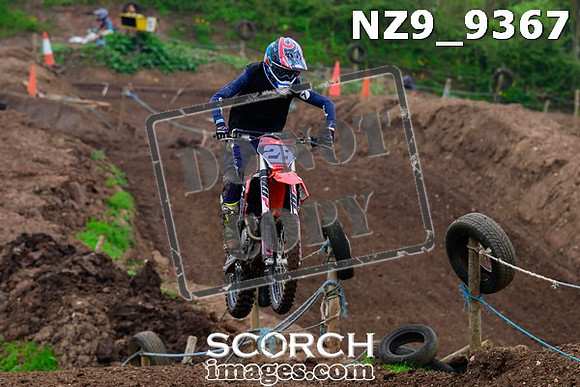 NZ9_9367